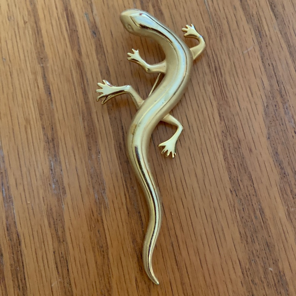 Gold tone metal Gecko Brooch